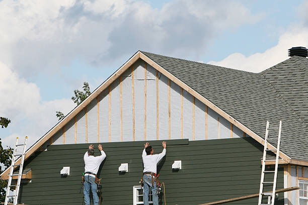 Professional Siding Contractor technician working in Frazeysburg, OH